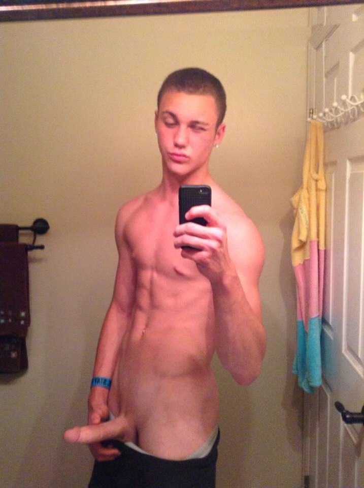 sexy muscle stud nude mirror selfshot